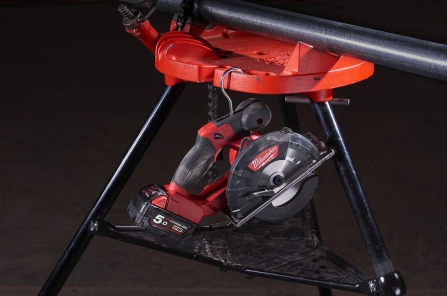 Пила дискова ручна по металу акумуляторна по металу MILWAUKEE, M18 FMCS-0X, O150мм (+ диск, HD кейс) 4933459192 фото