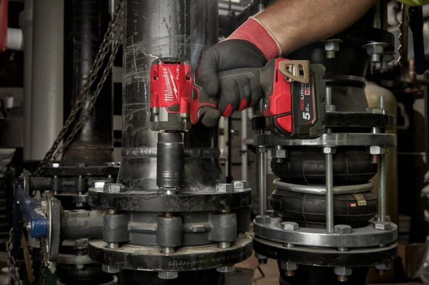 Гайкокрут акумуляторний 1/2" MILWAUKEE, M18 FIW2F12-502X, 339Нм (+зар.пристрій, 2акум.Х 5Аг,HD кейс) 4933478444 фото