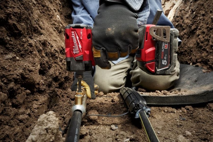 Гайкокрут акумуляторний 1/2" MILWAUKEE, M18 FIW2F12-502X, 339Нм (+зар.пристрій, 2акум.Х 5Аг,HD кейс) 4933478444 фото