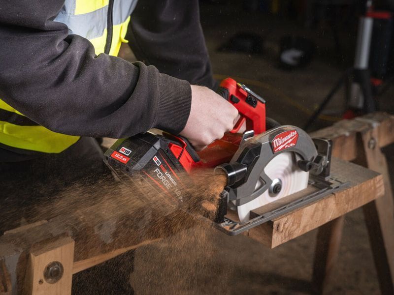 Пила дисковая ручная аккумуляторная MILWAUKEE M18 FCS66GR3-0 (каркас) 4933493491 фото