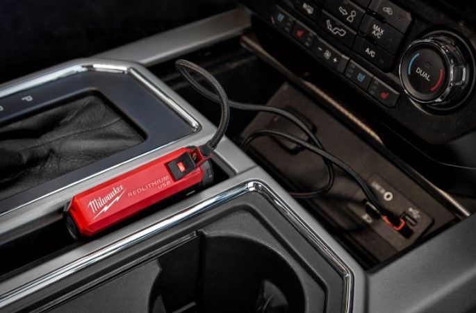 Аккумулятор Li-Ion Повербанк 2,1А PPS-301 с зарядным устройством USB L4 MILWAUKEE 4932493335 4932493335 фото