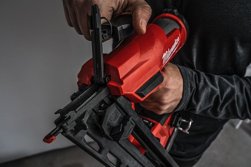 Пістолет цвяхозабивний акумуляторний MILWAUKEE, M18 FN16GA-0, 32-64мм (каркас) 4933499154 фото