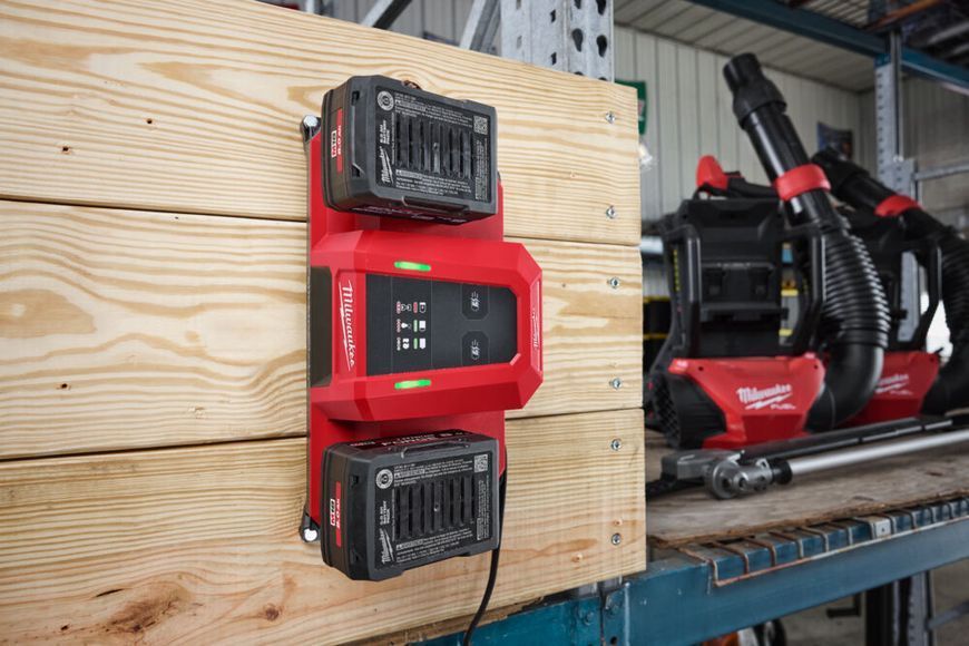 Зарядное устройство MILWAUKEE M18 MDBSC DUAL SUPER CHARGER (на 2 аккумулятора) 4932498557 фото