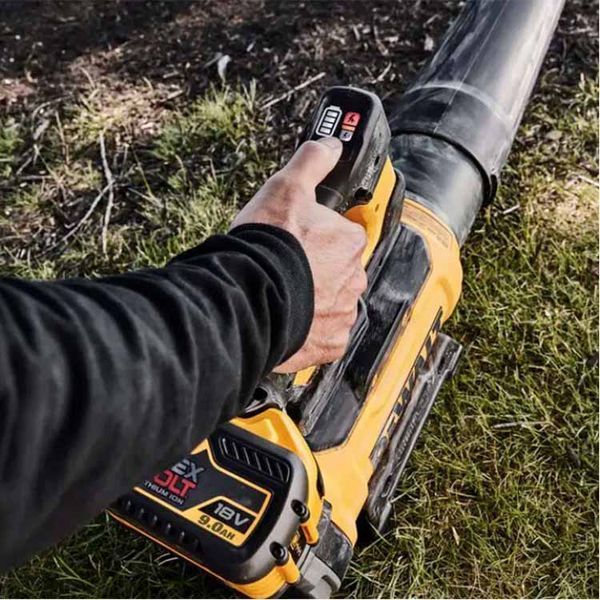Воздуходувка садовая аккумуляторная DeWALT DCMBL777N (без АКБ и ЗУ) DCMBL777N фото