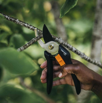 Площинний секатор Fiskars Solid &trade; P121 (1057160) 1057160 фото