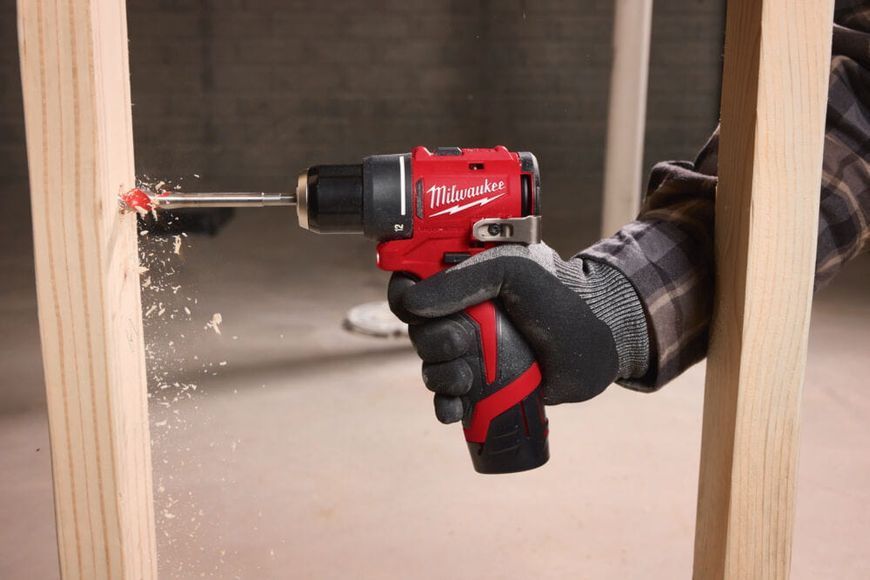 Дриль-шурупокрут акумуляторний MILWAUKEE M12 BLDDRC-402C 40Нм (+ заряд.пристрій, 2 акум., HD кейс) 4933499688 фото