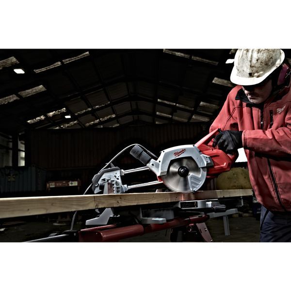 Торцовочная пила 216 ММ (8 1/2 дюймов) MILWAUKEE 4933471055 1800Вт, диск 216х30 4933471055 фото