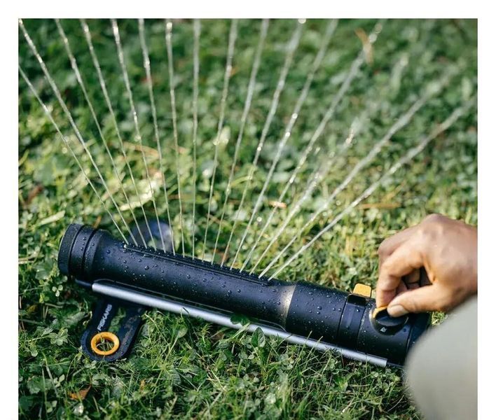 Дощувач Fiskars осцилюючий Fiskars Comfort S-M (1070834) 1070834 фото