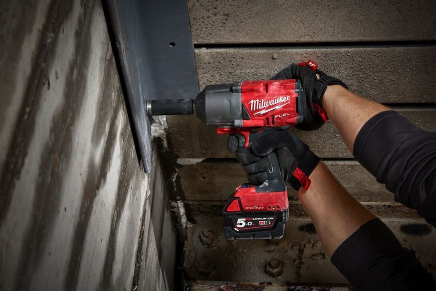 Гайковерт аккумуляторный бесщеточный MILWAUKEE 3/4" (2034Нм) M18 ONEFHIWF34-0, с кольцом (каркас) + M18 B5 подарок 4933499164/B5 фото
