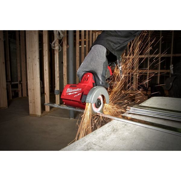 Субкомпактная отрезная многофункциональная машина MILWAUKEE M12 FCOT-422X FUEL 4933464619 (+ заряд.устройство, 2 акум., HD кейс) 4933464619 фото
