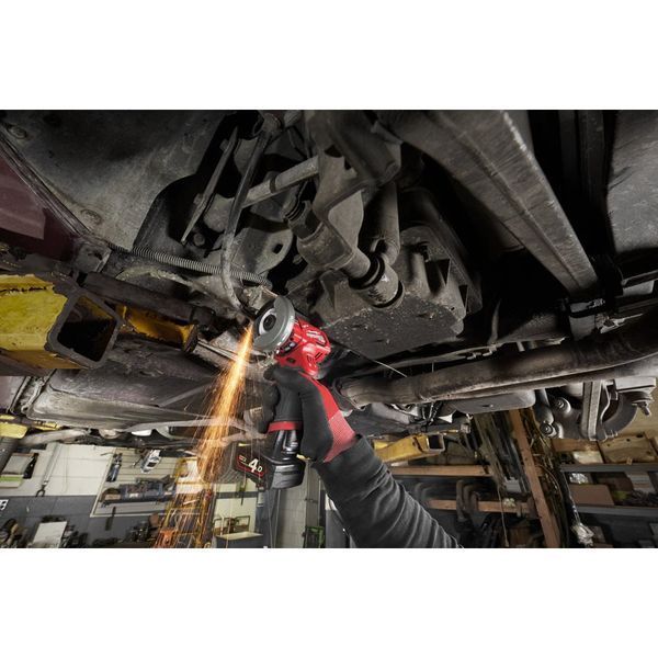 Субкомпактная отрезная многофункциональная машина MILWAUKEE M12 FCOT-422X FUEL 4933464619 (+ заряд.устройство, 2 акум., HD кейс) 4933464619 фото