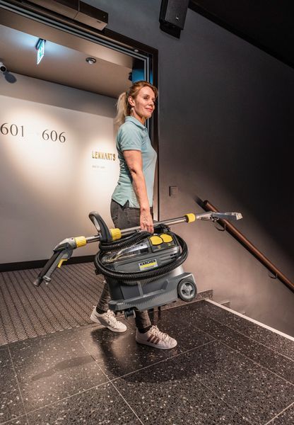 Пилосос миючий Karcher Puzzi 8/1 Adv 1.100-241.0 фото