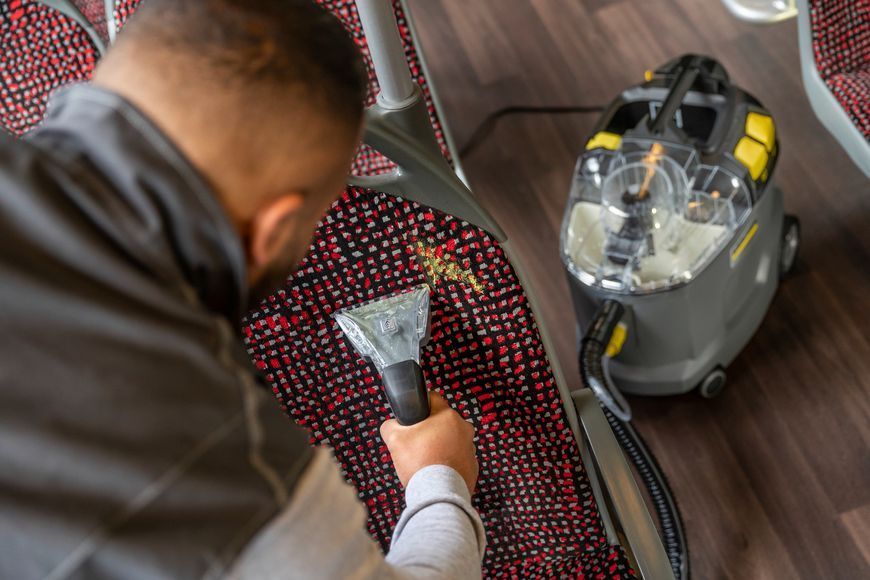 Пилосос миючий Karcher Puzzi 8/1 Adv 1.100-241.0 фото