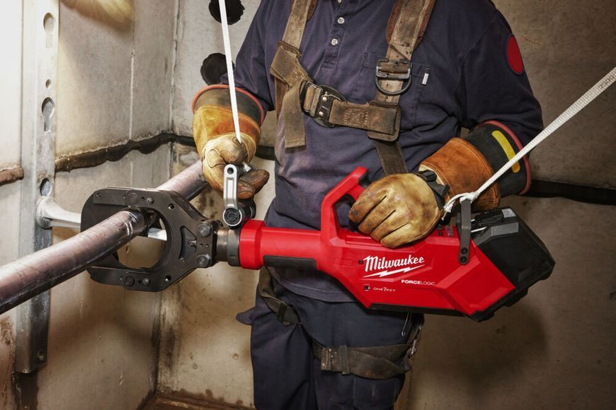 Кабелеріз гідравлічний акумуляторний MILWAUKEE M18 HSFC125R-802C (+зар.пр., 2акум.Х8Аг, кейс) FORGE&trade; 4933499331 фото