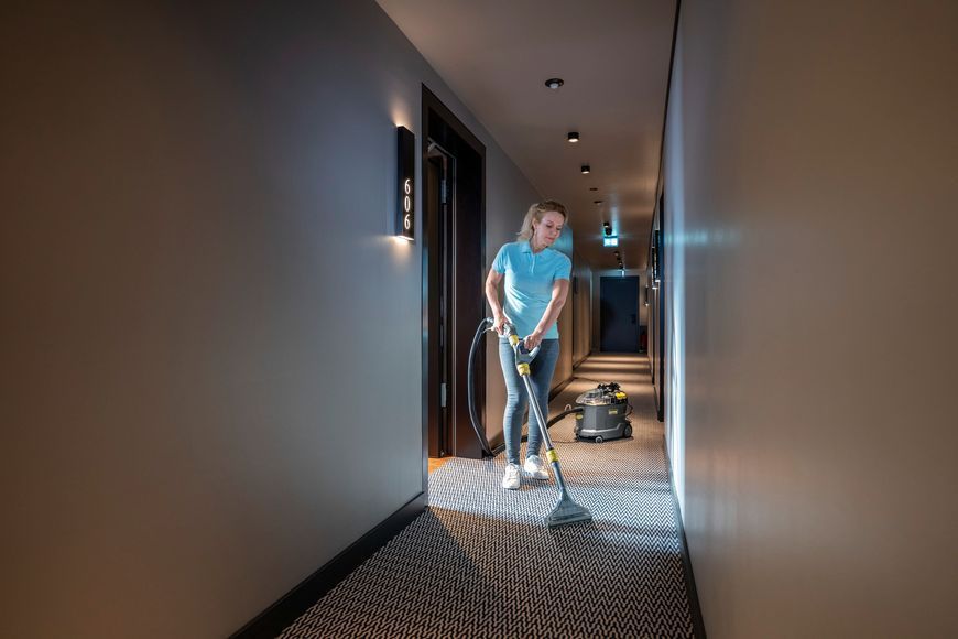 Пилосос миючий Karcher Puzzi 8/1 Adv 1.100-241.0 фото