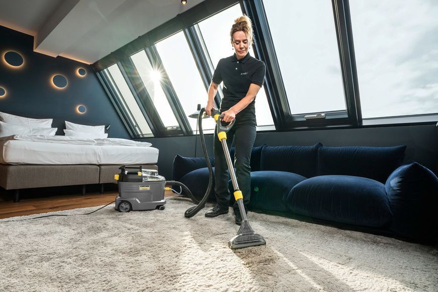 Пилосос миючий Karcher Puzzi 8/1 Adv 1.100-241.0 фото
